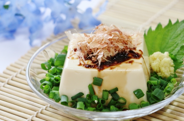 冷や奴と鰹節で骨や筋肉を丈夫に